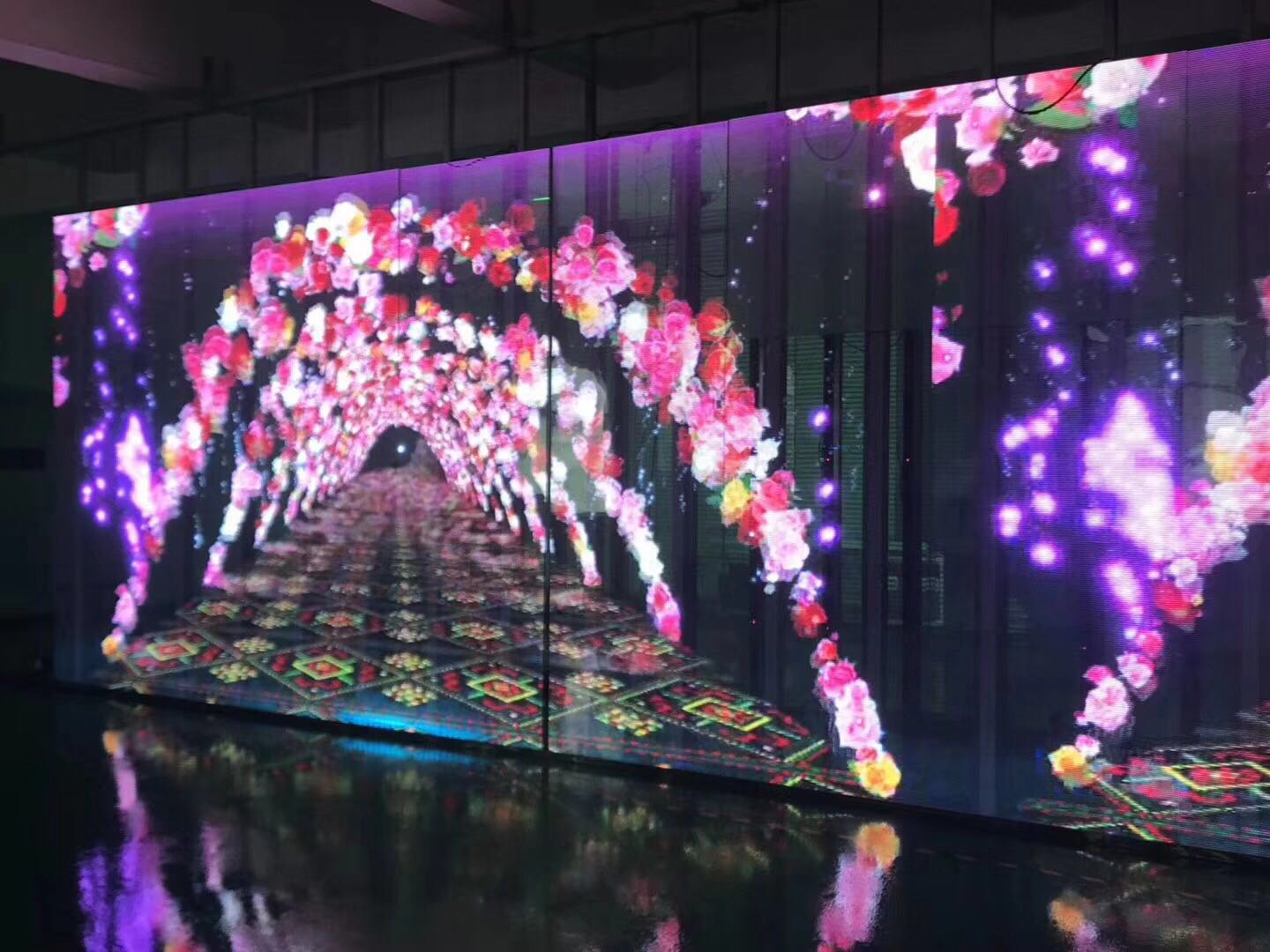 酒吧用LED透明屏效果怎么樣？